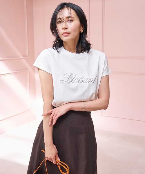 UNFILO（アンフィーロ）の「【新色追加】BEAUTY FORM-Tコットン ロゴフレンチT（Tシャツ/カットソー・レディース・グレー系1/ホワイト系2/ホワイト系1/ライトグレー系1/ベージュ系1/ネイビー系1/ダークブラウン系3/ライトグレー系2/ホワイト系3/ブラック系2・SMALL/MEDIUM/LARGE）」の3枚目の写真
