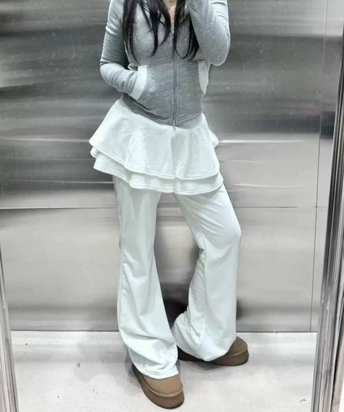 MEMECLE(メメクル)の「【 MEMECLE / メメクル 】ベルベット ティアード フレアスカートパンツ(その他パンツ・レディース・ブラック/ダークグレー/ホワイト・FREE)」の2枚目の写真