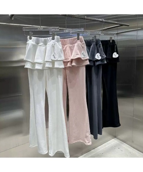 MEMECLE(メメクル)の「【 MEMECLE / メメクル 】ベルベット ティアード フレアスカートパンツ(その他パンツ・レディース・ブラック/ダークグレー/ホワイト・FREE)」の4枚目の写真