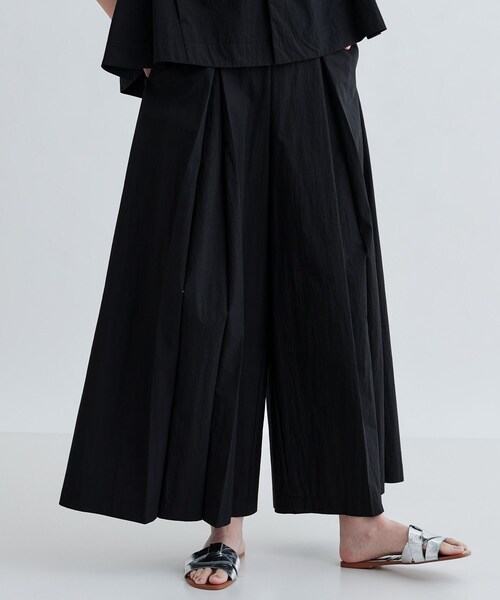 GALLEST（ギャレスト）の「【セットアップ可能】ペーパーライクタックフレアパンツ（その他パンツ・レディース・ブラック/ベージュ/ホワイト・38/36/40）」の2枚目の写真