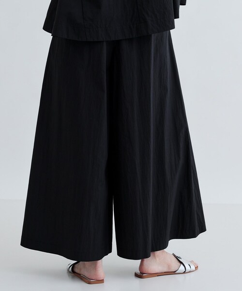 GALLEST（ギャレスト）の「【セットアップ可能】ペーパーライクタックフレアパンツ（その他パンツ・レディース・ブラック/ベージュ/ホワイト・38/36/40）」の6枚目の写真