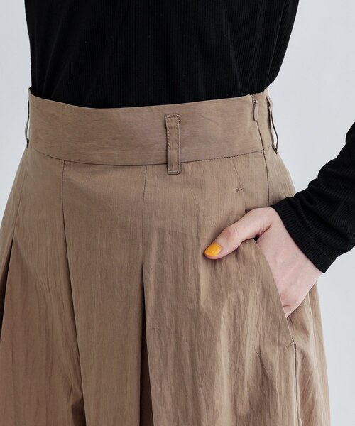 GALLEST（ギャレスト）の「【セットアップ可能】ペーパーライクタックフレアパンツ（その他パンツ・レディース・ブラック/ベージュ/ホワイト・38/36/40）」の12枚目の写真