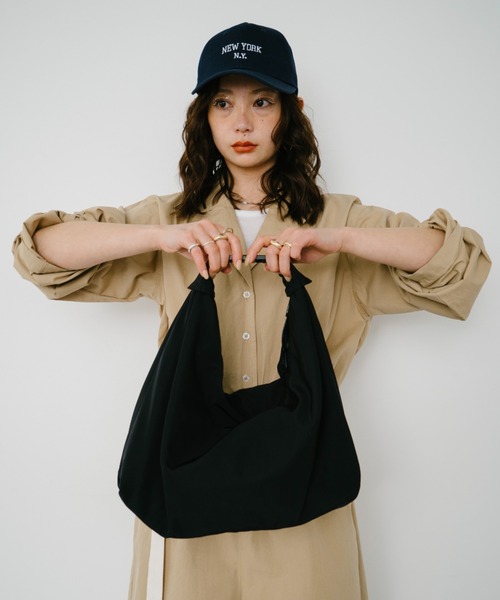 HANNE(アン)の「2WAYハンドルバッグ(ショルダーバッグ・レディース・ブラック/カーキ・FREE)」の8枚目の写真