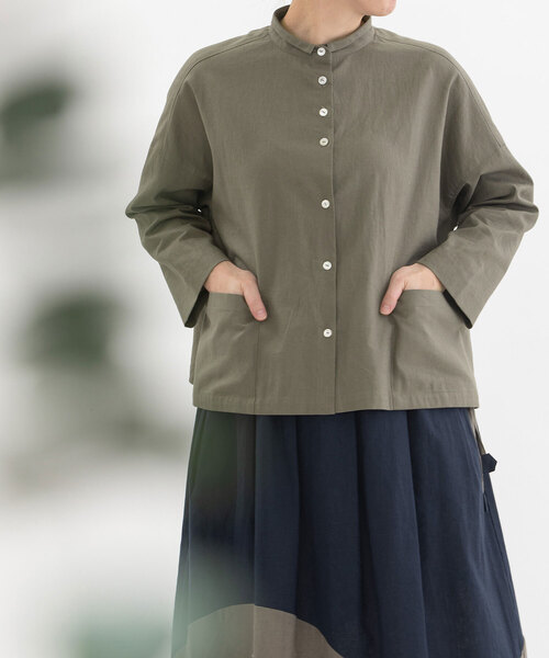nop de nod(ノップドゥノッド)の「リネンコットンダッチカラージャケットシャツ(シャツ/ブラウス・レディース・オフホワイト/ブラック/ライトブルー/カーキ・M)」の4枚目の写真