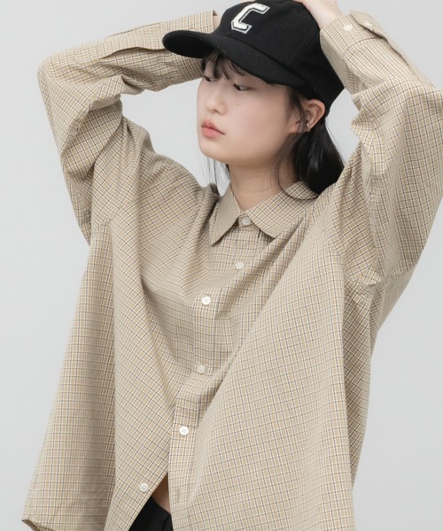 HEILIS(ヘイリス)の「【新色追加】【original】刺繍入りオーバーサイズアソートシャツ/オフホワイト ブルー 青シャツ 白 青 茶 無地 ストライプ チェック ピンク バターイエロー イエロー ブラウン ネイビー ベージュ 刺繍 オフィスカジュアル シンプル ユニセックス オーバー ルーズ ワンポイント ノームコア 韓国 長袖 エンブロイダリー オフィスカジュアル シンプル カジュアル 春服 秋服 冬服 レイヤード(シャツ/ブラウス・レディース・ブルー/ブラウン系その他/イエロー系その他/ピンク系その他/ブルー系その他/オフホワイト/ピンク/イエロー/ベージュ/ネイビー・FREE)」の4枚目の写真