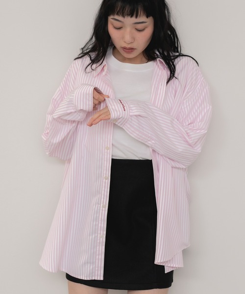 HEILIS(ヘイリス)の「【新色追加】【original】刺繍入りオーバーサイズアソートシャツ/オフホワイト ブルー 青シャツ 白 青 茶 無地 ストライプ チェック ピンク バターイエロー イエロー ブラウン ネイビー ベージュ 刺繍 オフィスカジュアル シンプル ユニセックス オーバー ルーズ ワンポイント ノームコア 韓国 長袖 エンブロイダリー オフィスカジュアル シンプル カジュアル 春服 秋服 冬服 レイヤード(シャツ/ブラウス・レディース・ブルー/ブラウン系その他/イエロー系その他/ピンク系その他/ブルー系その他/オフホワイト/ピンク/イエロー/ベージュ/ネイビー・FREE)」の10枚目の写真