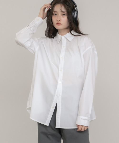 HEILIS(ヘイリス)の「【新色追加】【original】刺繍入りオーバーサイズアソートシャツ/オフホワイト ブルー 青シャツ 白 青 茶 無地 ストライプ チェック ピンク バターイエロー イエロー ブラウン ネイビー ベージュ 刺繍 オフィスカジュアル シンプル ユニセックス オーバー ルーズ ワンポイント ノームコア 韓国 長袖 エンブロイダリー オフィスカジュアル シンプル カジュアル 春服 秋服 冬服 レイヤード(シャツ/ブラウス・レディース・ブルー/ブラウン系その他/イエロー系その他/ピンク系その他/ブルー系その他/オフホワイト/ピンク/イエロー/ベージュ/ネイビー・FREE)」の18枚目の写真