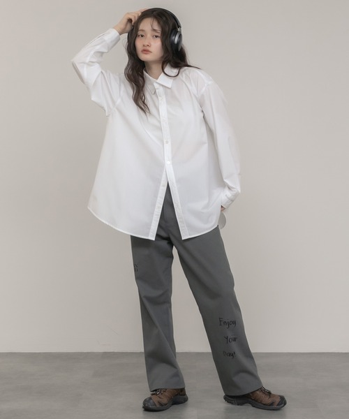 HEILIS(ヘイリス)の「【新色追加】【original】刺繍入りオーバーサイズアソートシャツ/オフホワイト ブルー 青シャツ 白 青 茶 無地 ストライプ チェック ピンク バターイエロー イエロー ブラウン ネイビー ベージュ 刺繍 オフィスカジュアル シンプル ユニセックス オーバー ルーズ ワンポイント ノームコア 韓国 長袖 エンブロイダリー オフィスカジュアル シンプル カジュアル 春服 秋服 冬服 レイヤード(シャツ/ブラウス・レディース・ブルー/ブラウン系その他/イエロー系その他/ピンク系その他/ブルー系その他/オフホワイト/ピンク/イエロー/ベージュ/ネイビー・FREE)」の20枚目の写真