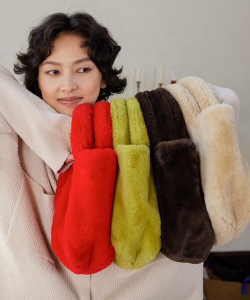JNBY(ジェーエヌビーワイ)の「HOME Fur Mini Tote bag / ファーミニバッグ(ハンドバッグ・レディース・レッド・ONE SIZE)」の1枚目の写真