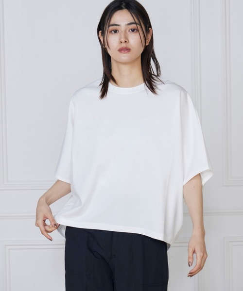 I.T.'S international(イッツインターナショナル)の「バックジップTシャツ(Tシャツ/カットソー・レディース・ブラック/サックスブルー/ブラウン系その他/オフホワイト・フリー)」の1枚目の写真