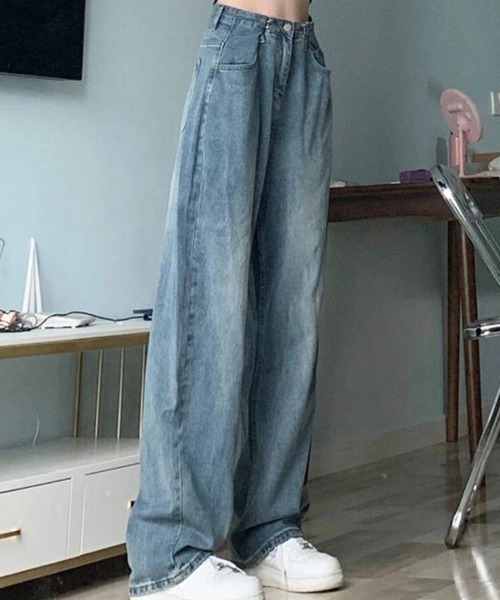 maison de LATIR(メゾンドラティール)の「ルーズシルエットがオシャレなストレートモップデニム(その他パンツ・レディース・ライトブルー/ブラック/ブルー・M/L/XL)」の3枚目の写真