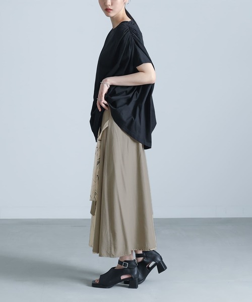 kOhAKU（コハク）の「『異素材ラップフレアスカート』（スカート・レディース・ベージュ/ブラック・1/2）」の3枚目の写真
