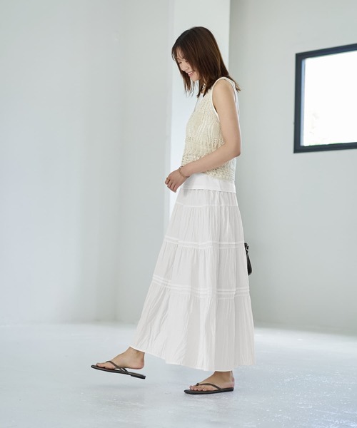 STYLE DELI（スタイルデリ）の「コットン質感のタックティアードロングスカート（スカート・レディース・ホワイト・01/02）」の3枚目の写真