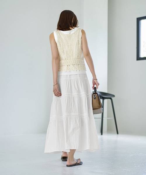 STYLE DELI（スタイルデリ）の「コットン質感のタックティアードロングスカート（スカート・レディース・ホワイト・01/02）」の4枚目の写真