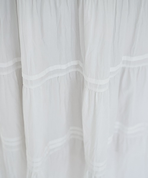 STYLE DELI（スタイルデリ）の「コットン質感のタックティアードロングスカート（スカート・レディース・ホワイト・01/02）」の8枚目の写真