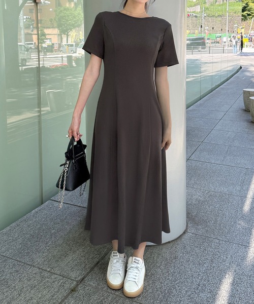 junoah(ジュノア)の「オーガンジーバックリボンリブカットワンピース(ワンピース・レディース・ベージュ/チャコール/ブラック・SMALL/LARGE/MEDIUM)」の11枚目の写真