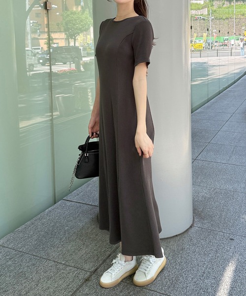 junoah(ジュノア)の「オーガンジーバックリボンリブカットワンピース(ワンピース・レディース・ベージュ/チャコール/ブラック・SMALL/LARGE/MEDIUM)」の12枚目の写真