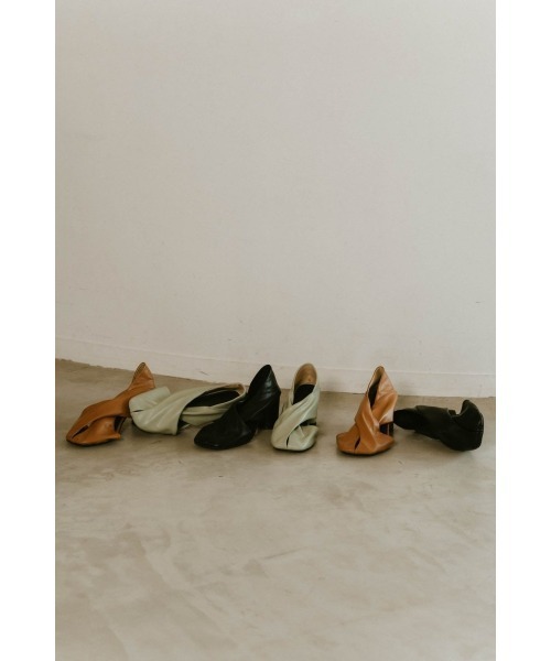 Knuth Marf（クヌースマーフ）の「2way cross design pumps（パンプス・レディース・ブラック/ミント/キャメル・23/24/25）」の4枚目の写真