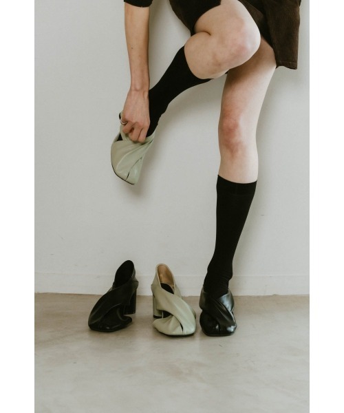 Knuth Marf（クヌースマーフ）の「2way cross design pumps（パンプス・レディース・ブラック/ミント/キャメル・23/24/25）」の5枚目の写真