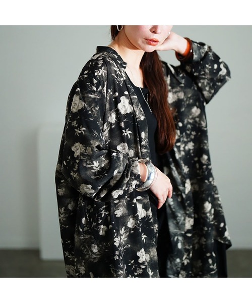 GOLDJAPAN(ゴールドジャパン)の「ぼかし花柄異素材チュニックシャツ【大きいサイズ対応】(チュニック・レディース・ブラック・LL/3L/4L/5L)」の10枚目の写真