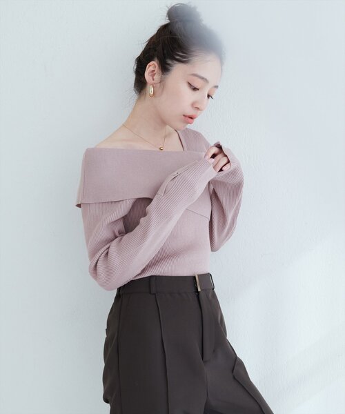 natural couture(ナチュラルクチュール)の「アシメオフショル長袖ニット(ニット/セーター・レディース・ブラック/サックスブルー/ブラウン/ボルドー/アイボリー/グリーン/グレイッシュベージュ・FREE)」の5枚目の写真