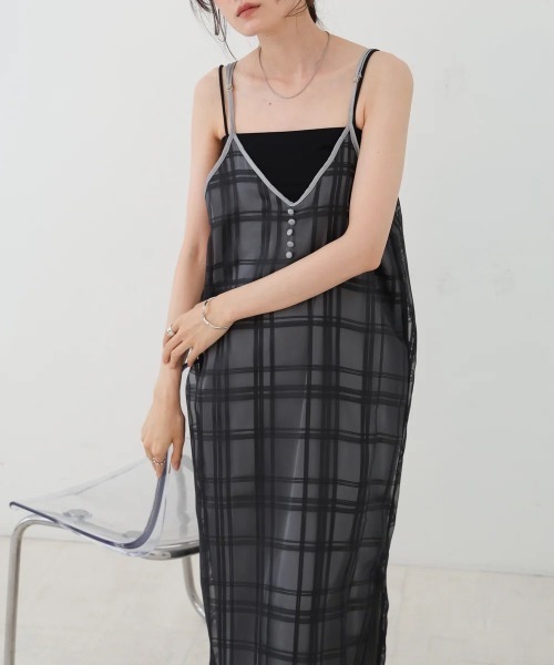Bab(バブ)の「【S・Mサイズ展開】シアーチェックキャミワンピース(ワンピース・レディース・ブラック/アイボリー・MEDIUM/SMALL)」の2枚目の写真