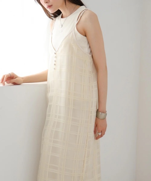 Bab(バブ)の「【S・Mサイズ展開】シアーチェックキャミワンピース(ワンピース・レディース・ブラック/アイボリー・MEDIUM/SMALL)」の6枚目の写真