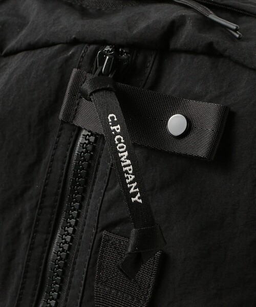 C.P. COMPANY（シーピーカンパニー）の「C.P. Company / ACC Trabel Bag In Plain Paper（バックパック/リュック・メンズ・ブラック・ONE SIZE）」の4枚目の写真