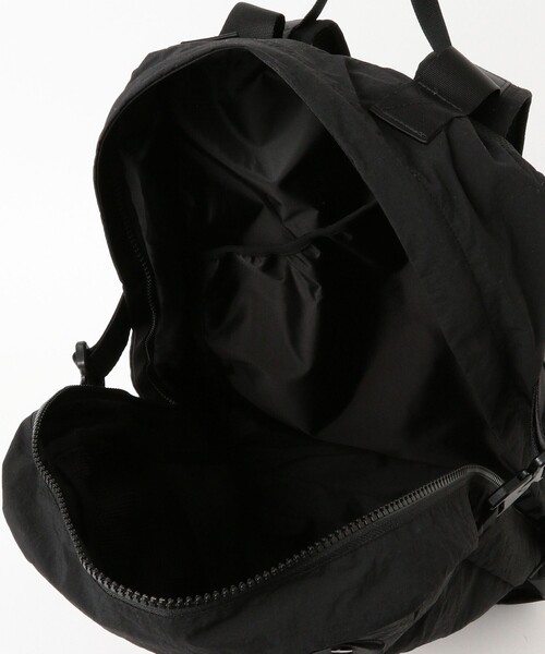 C.P. COMPANY（シーピーカンパニー）の「C.P. Company / ACC Trabel Bag In Plain Paper（バックパック/リュック・メンズ・ブラック・ONE SIZE）」の6枚目の写真