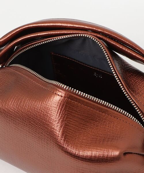 Epoi（エポイ）の「タック クラッチポーチL（メタリック）（クラッチバッグ・レディース・ブロンズ/シルバー・FREE）」の3枚目の写真