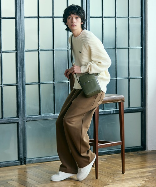 LACOSTE(ラコステ)の「オシアン レザーサッチェルバッグ(ショルダーバッグ・メンズ・ブラック/モスグリーン・FREE)」の6枚目の写真