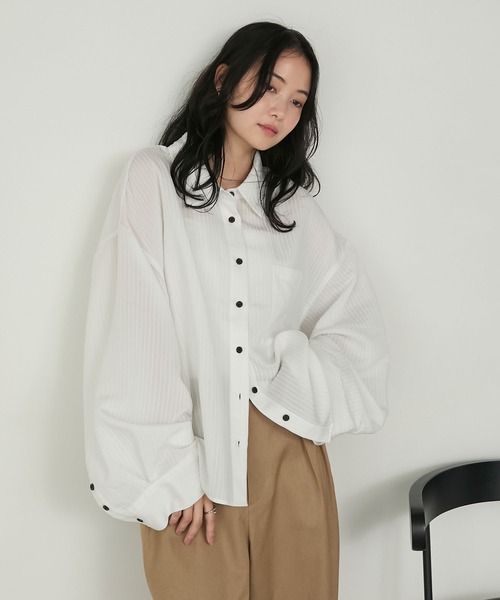 forksy.(フォルクシー)の「【forksy.】シャドーストライプワイドスリーブシャツ(シャツ/ブラウス・レディース・オフホワイト/ブラック・FREE)」の3枚目の写真