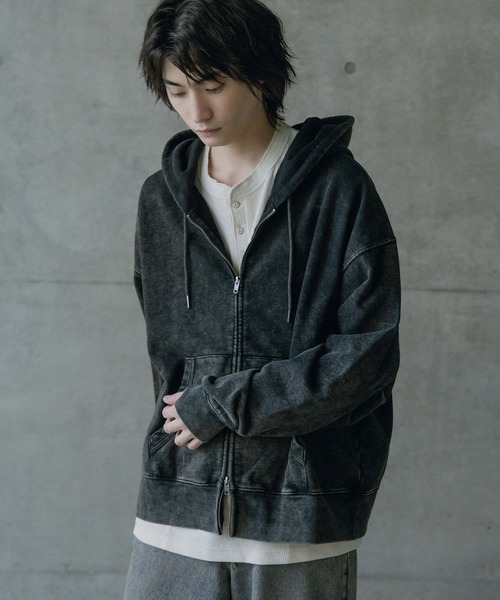 RATTLE TRAP(ラトルトラップ)の「短丈ルーズシルエットスノー加工パーカー(パーカー・メンズ・ブラック/グレー・L/M)」の2枚目の写真