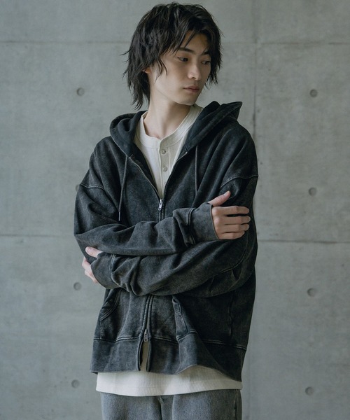 RATTLE TRAP(ラトルトラップ)の「短丈ルーズシルエットスノー加工パーカー(パーカー・メンズ・ブラック/グレー・L/M)」の4枚目の写真