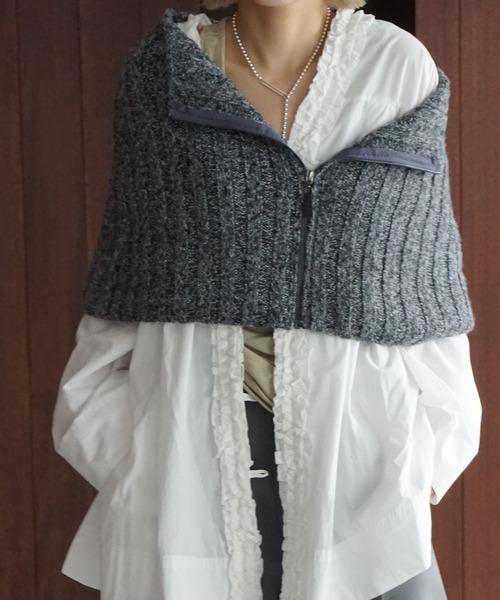 chuclla（チュクラ）の「フロントジップ ニットケープ chw25a044（ニット/セーター・レディース・ダークグレー/ブラック・FREE）」の2枚目の写真