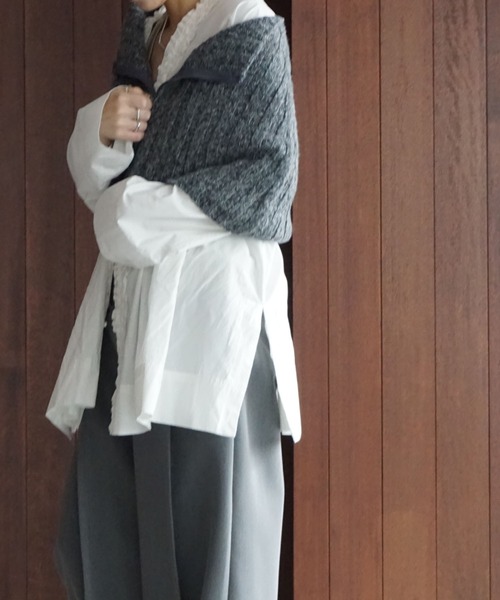 chuclla（チュクラ）の「フロントジップ ニットケープ chw25a044（ニット/セーター・レディース・ダークグレー/ブラック・FREE）」の4枚目の写真