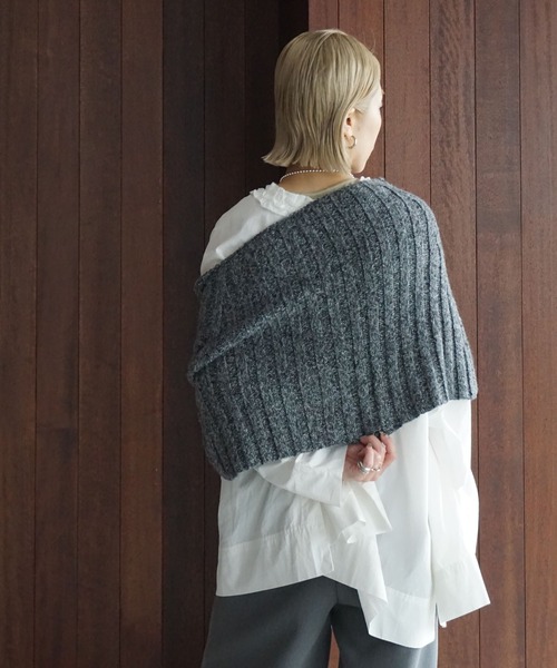 chuclla（チュクラ）の「フロントジップ ニットケープ chw25a044（ニット/セーター・レディース・ダークグレー/ブラック・FREE）」の5枚目の写真