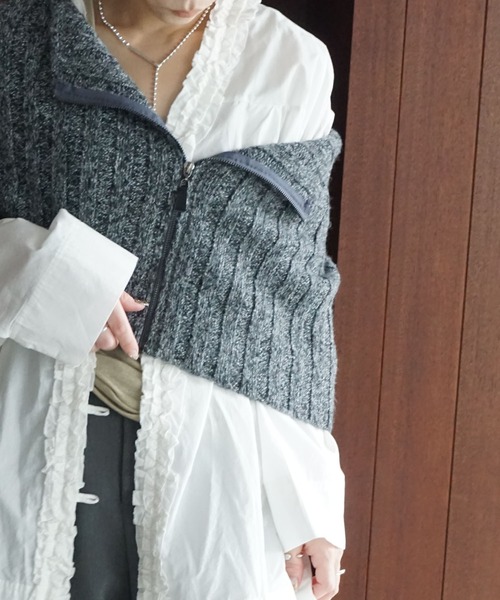 chuclla（チュクラ）の「フロントジップ ニットケープ chw25a044（ニット/セーター・レディース・ダークグレー/ブラック・FREE）」の6枚目の写真
