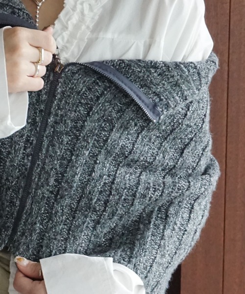 chuclla（チュクラ）の「フロントジップ ニットケープ chw25a044（ニット/セーター・レディース・ダークグレー/ブラック・FREE）」の8枚目の写真