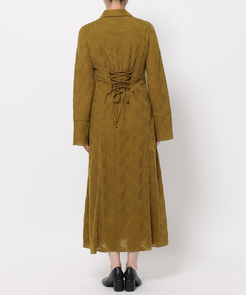 mysty woman（ミスティウーマン）の「フラワージャガードレースアップシャツワンピース　582484（ワンピース・レディース・ブラック/オフホワイト/マスタード・FREE）」の20枚目の写真