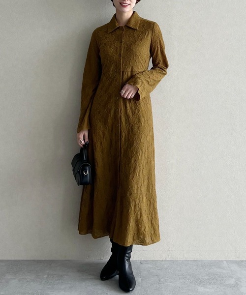 mysty woman（ミスティウーマン）の「フラワージャガードレースアップシャツワンピース　582484（ワンピース・レディース・ブラック/オフホワイト/マスタード・FREE）」の5枚目の写真