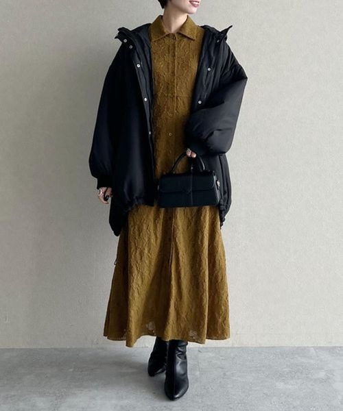 mysty woman（ミスティウーマン）の「フラワージャガードレースアップシャツワンピース　582484（ワンピース・レディース・ブラック/オフホワイト/マスタード・FREE）」の6枚目の写真