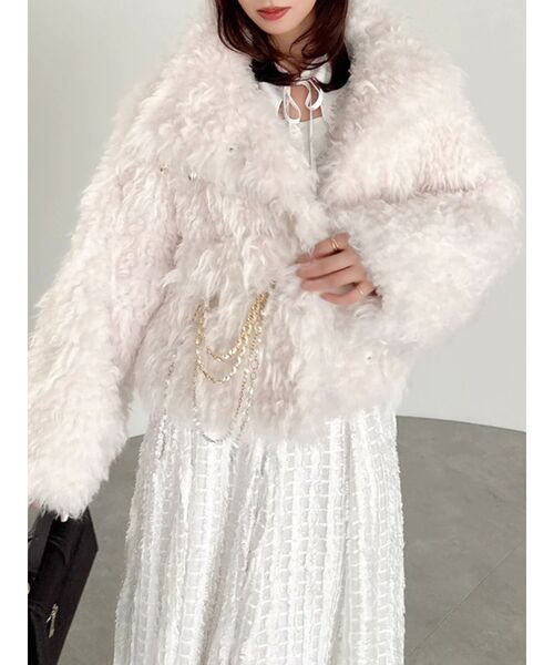 dazzlin（ダズリン）の「パールチェーンエコファーブルゾン（ブルゾン・レディース・アイボリー/ピンク/チャコールグレー/ブルー・FREE）」の4枚目の写真