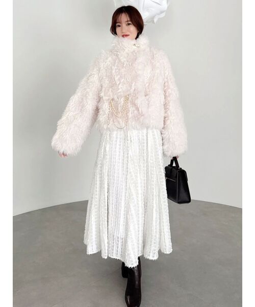 dazzlin（ダズリン）の「パールチェーンエコファーブルゾン（ブルゾン・レディース・アイボリー/ピンク/チャコールグレー/ブルー・FREE）」の6枚目の写真