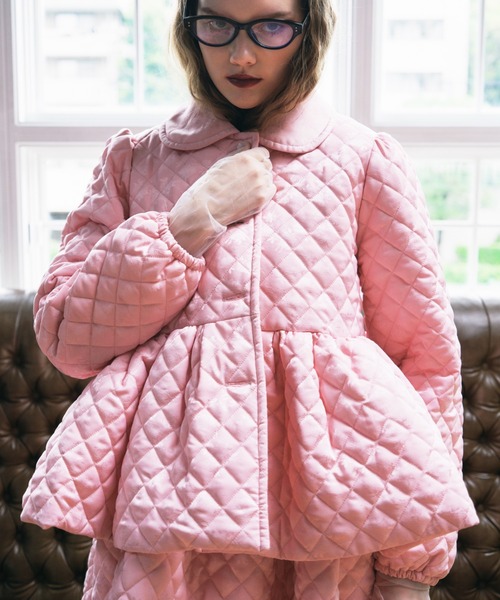 HONEY MI HONEY（ハニーミーハニー）の「quilting rose satin peplum coat（ステンカラーコート・レディース・ピンク/ブラック/アイボリー/サックスブルー・FREE）」の4枚目の写真