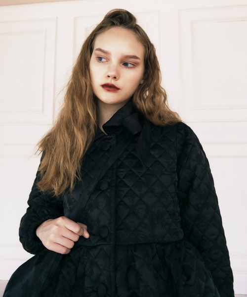 HONEY MI HONEY（ハニーミーハニー）の「quilting rose satin peplum coat（ステンカラーコート・レディース・ピンク/ブラック/アイボリー/サックスブルー・FREE）」の11枚目の写真