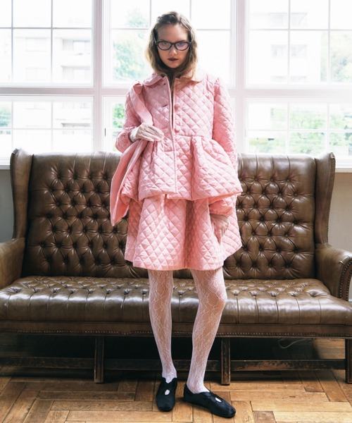 HONEY MI HONEY（ハニーミーハニー）の「quilting rose satin peplum coat（ステンカラーコート・レディース・ピンク/ブラック/アイボリー/サックスブルー・FREE）」の19枚目の写真