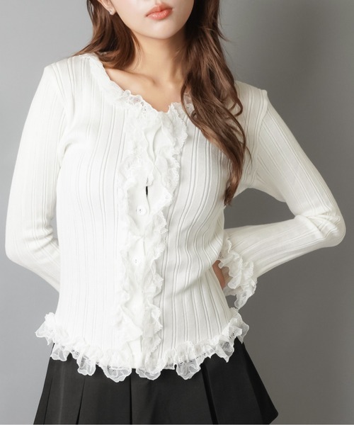 SPINNS（スピンズ）の「大人気デザインが長袖になって再登場！リブレース長袖カットソー/フリル/NEO森ガール（Tシャツ/カットソー・レディース・ピンク/オフホワイト/ブラック/アイボリー・ONESIZE）」の2枚目の写真