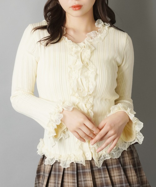 SPINNS（スピンズ）の「大人気デザインが長袖になって再登場！リブレース長袖カットソー/フリル/NEO森ガール（Tシャツ/カットソー・レディース・ピンク/オフホワイト/ブラック/アイボリー・ONESIZE）」の3枚目の写真