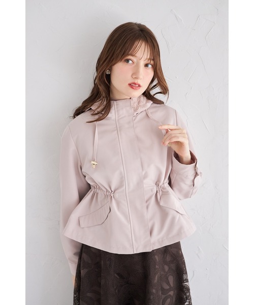 tocco closet(トッコ クローゼット)の「バックフリル付きフードレースドロストペプラムマウンテンパーカー(パーカー・レディース・ネイビー/グレイッシュベージュ/ピンクベージュ・M)」の3枚目の写真